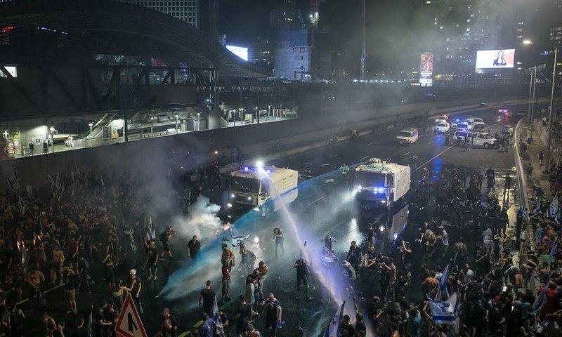 המפגינים חוגגים: השינוי הדרמטי בהפעלת המכת"זיות