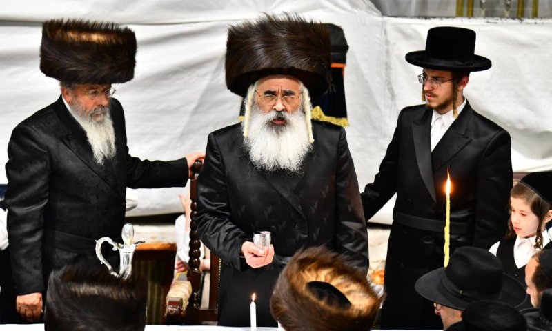 הרבי מדושינסקיא ישבות בלונדון &bull; כל אירועי וזמני שבת זכור