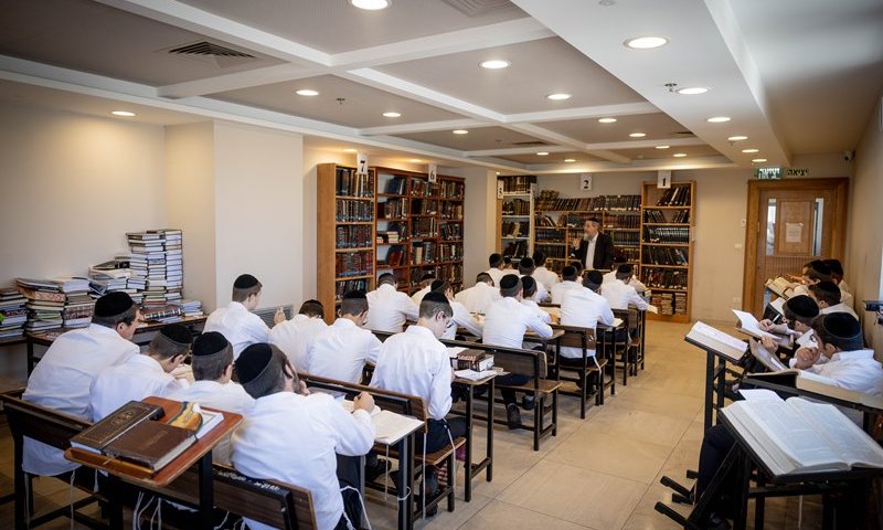 גפני מתפוצץ: הייעוץ המשפטי חונק את תקציבי הלומדים שאושרו בחוק