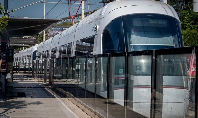 משרד התחבורה בוחן: פתיחת הרכבת הקלה בגוש דן