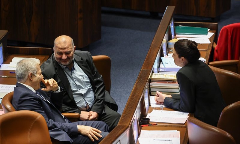 מנסור עבאס נטש את המליאה לפני דקת הדומיה לזכר לינדזי גרהאם
