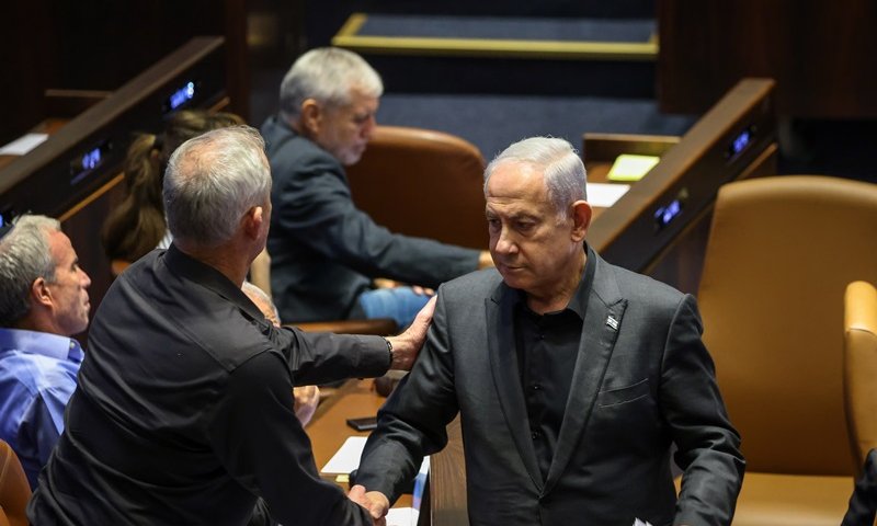 נתניהו מתרחק מהרוב; הקמפיין של גנץ לא מצליח