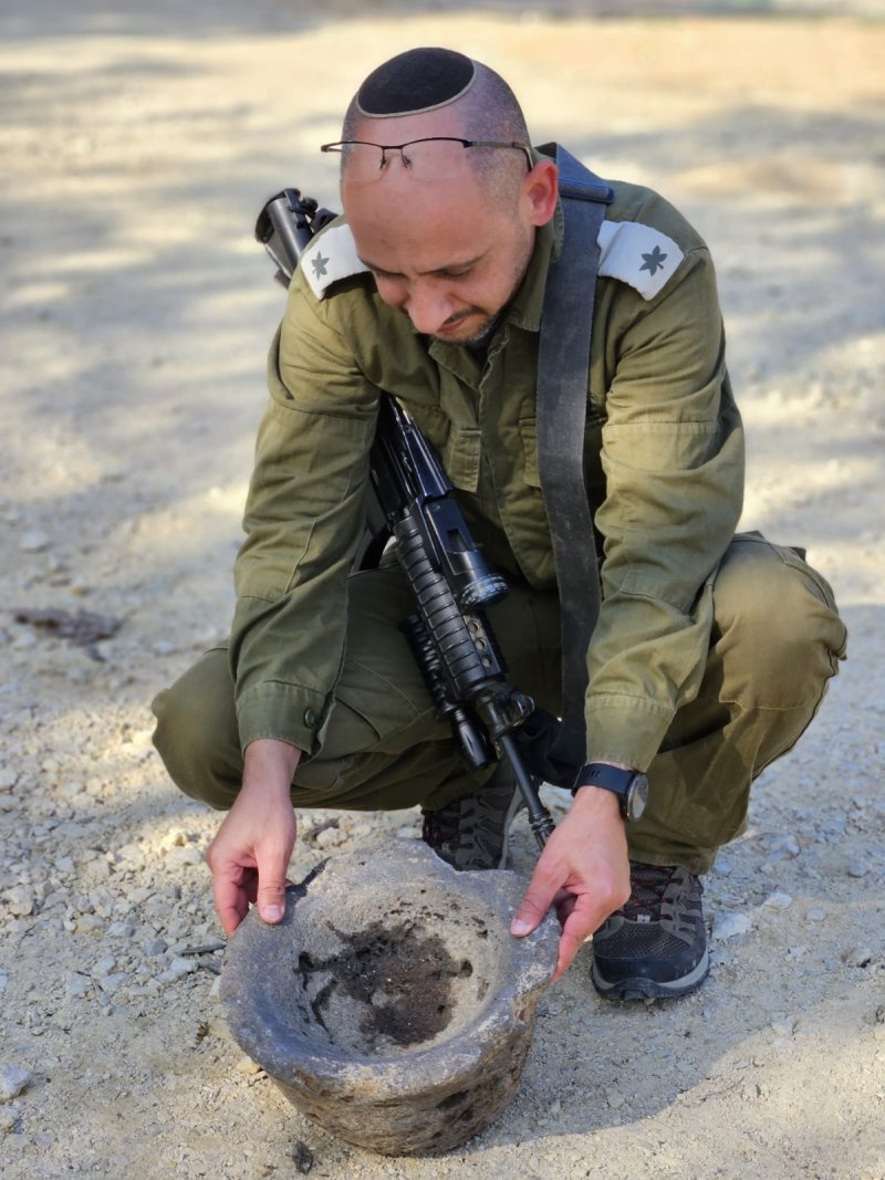 יאיר עמיצור ושרה טל - רשות העתיקות