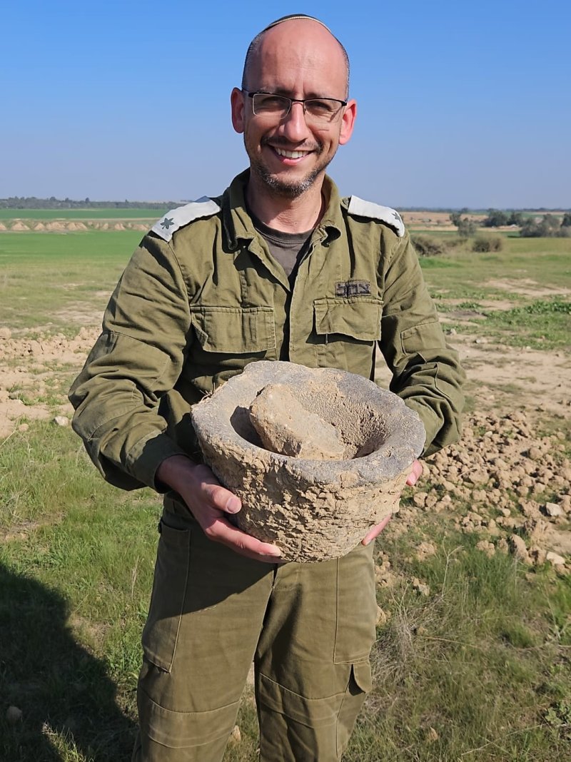 יאיר עמיצור ושרה טל - רשות העתיקות