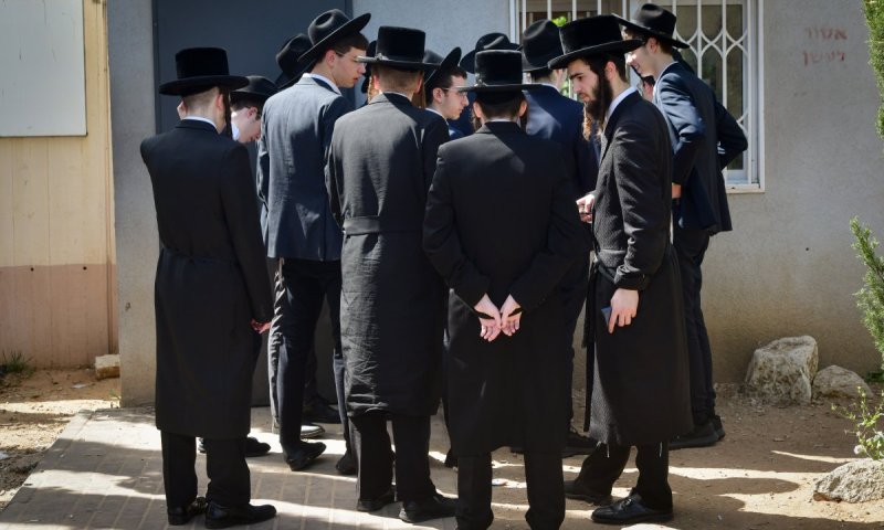 להוציא יותר צווים ולאכוף: בג"ץ הוציא צו על תנאי בעתירות לגיוס חרדים