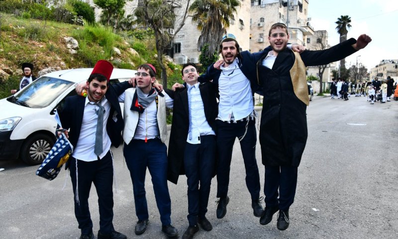 "ראש חודש אדר, יהיה ביום..." - לייזר ברוק בהכרזה לשבת מברכים