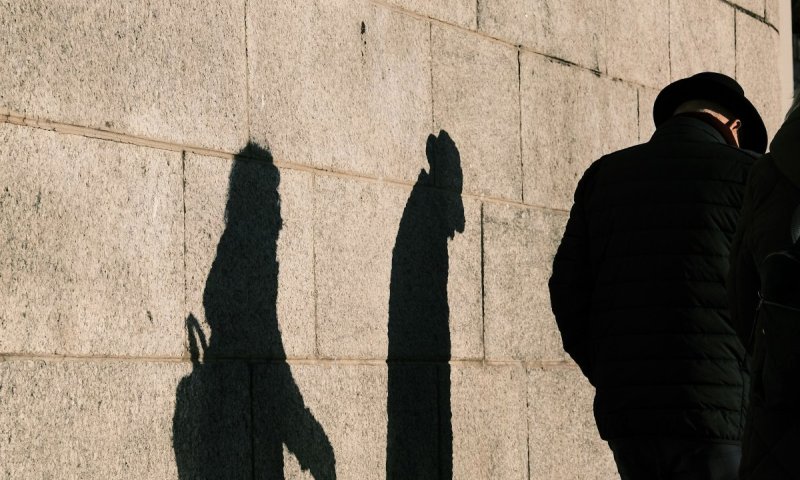"לכו לתאי גזים": רב וילדיו הותקפו מילולית ברכבת