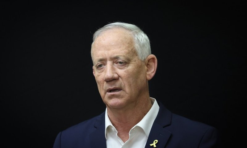 גנץ: "ביום הזיכרון - נשאיר את הפוליטיקה מחוץ לבתי הקברות"