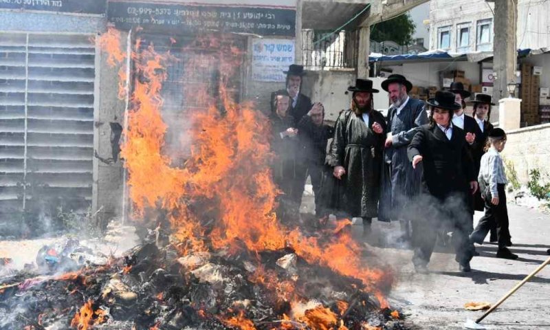 30 רבני בית שמש מתחננים: "אל תזרקו&nbsp;חמץ לאסלות בשבת"