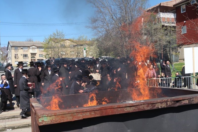 בחצרות סאטמר