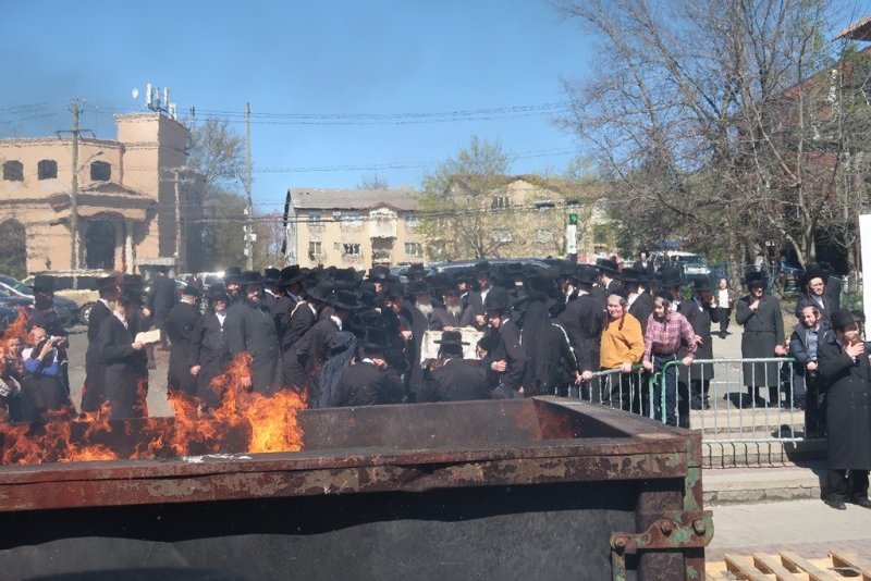 בחצרות סאטמר