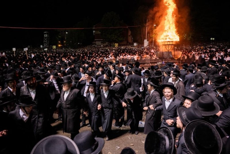 בחצרות סאטמר