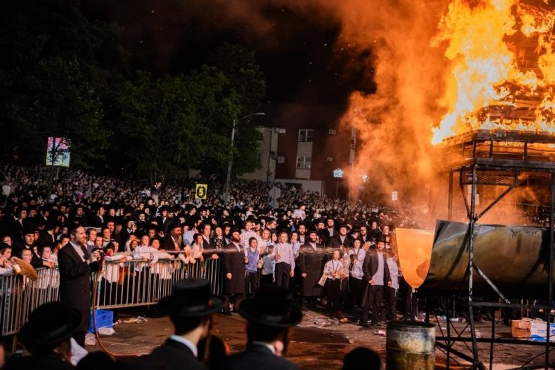 בחצרות סאטמר