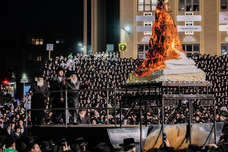 בחצרות סאטמר