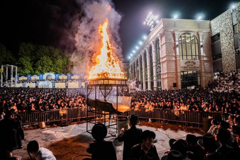 בחצרות סאטמר