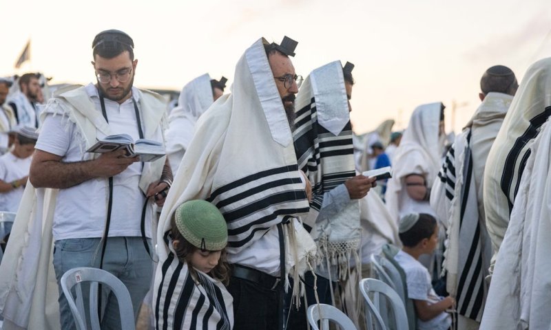 שאלנו את בינה פלוס: מה הניגון הכי מתאים להלל של ראש חודש תמוז