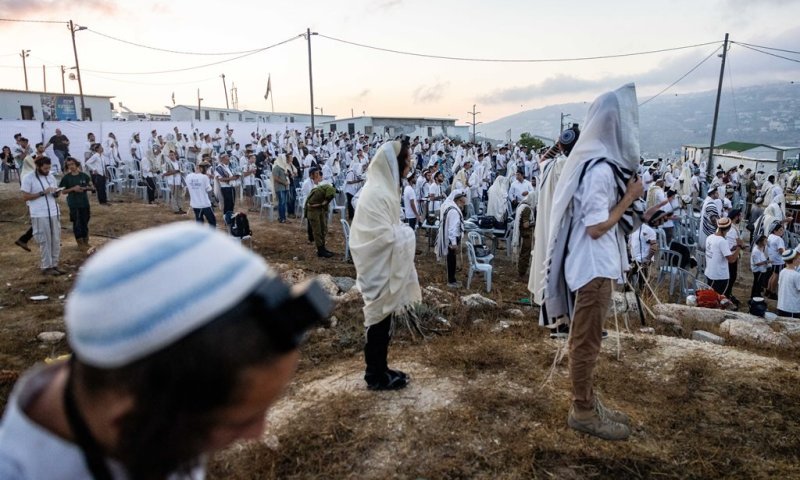 נתון מפתיע: שליש מהחילונים ו-75% מהמסורתיים פוקדים את בית הכנסת ביום כיפור