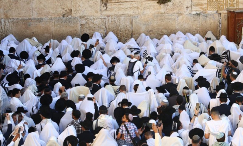 שידור חי: מעמד ברכת כהנים ברחבת הכותל המערבי