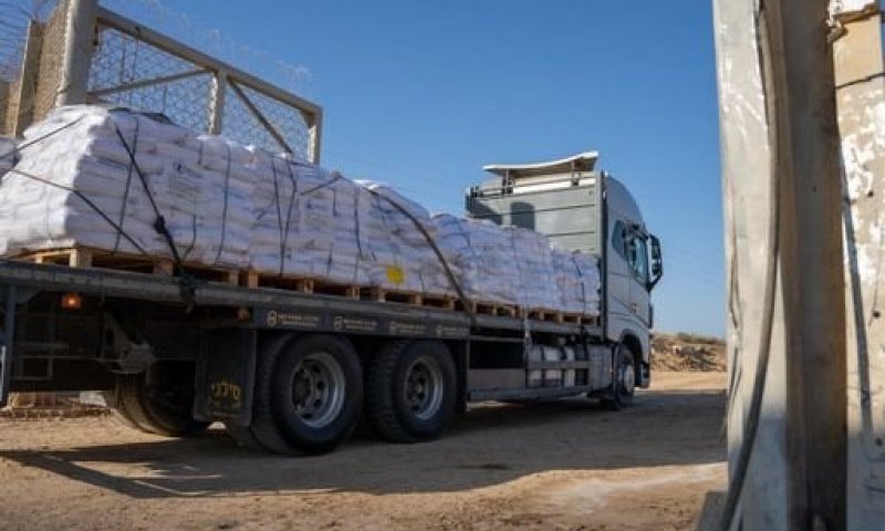חמאס ניסה לחסום &ndash; אלפים נהרו למרכז הסיוע וקראו: תודה אמריקה