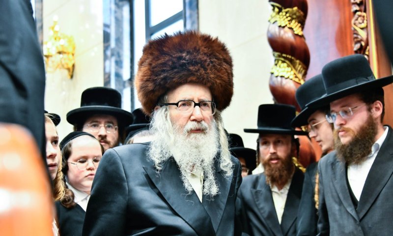 האדמו"ר מאמשינוב ישבות בביתר • כל אירועי וזמני השבת