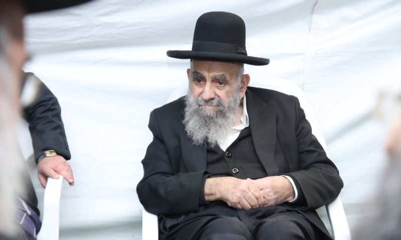 הגר"מ צדקה בהוראה: "לצאת ולהפגין - בני תורה מושפלים עד עפר"