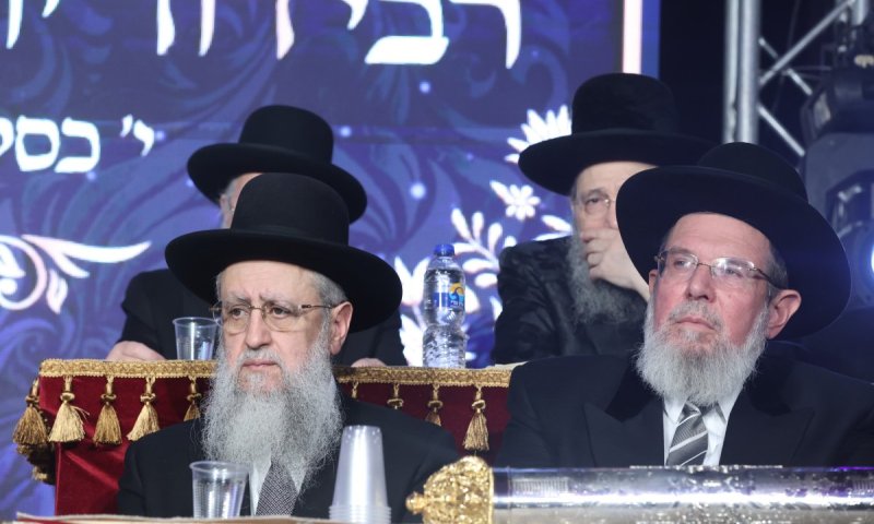 הרבנים הראשיים דורשים: החזירו את אבני הכותל המפוזרות לגניזה