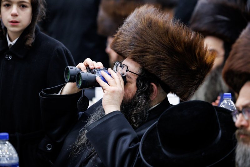 בחצרות סאטמר