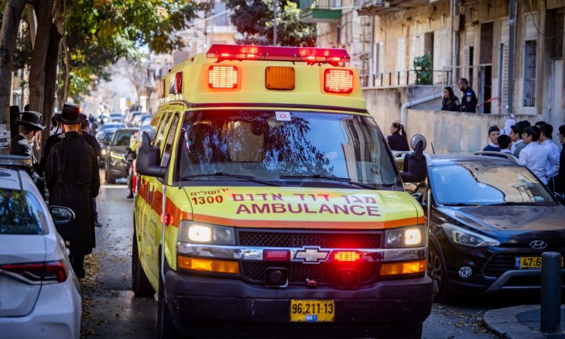 פונתה במצב קשה לאחר החייאה: בת 80 נחנקה מאוכל בסעודת ליל שבת