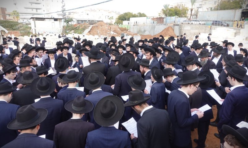 שלושים להסתלקותו של רבי אשר: המונים עלו לפקוד את הציון