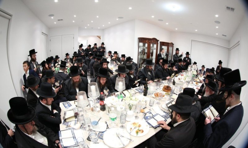 האדמו"ר מסאסוב ערך במונסי את מעמד 'תפילת הפרנסה'