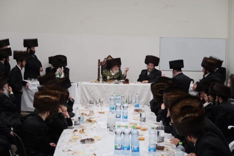באדיבות המצלם