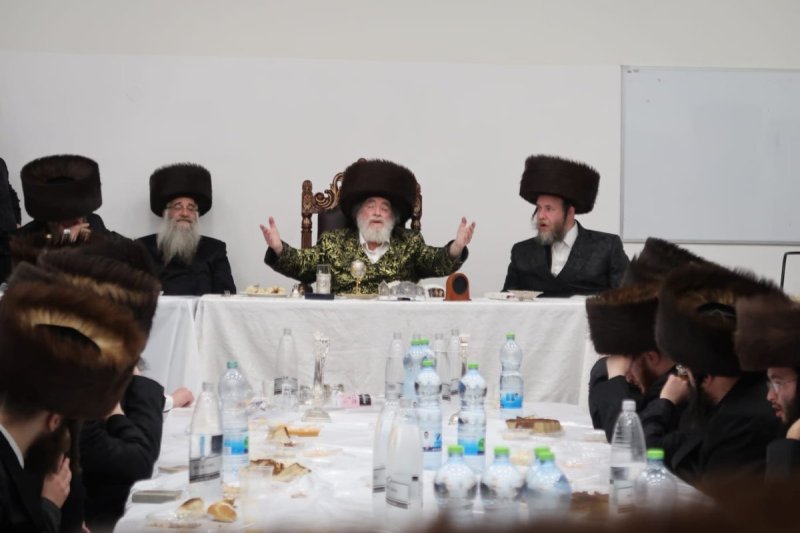 באדיבות המצלם