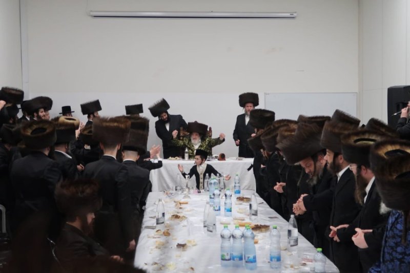 באדיבות המצלם