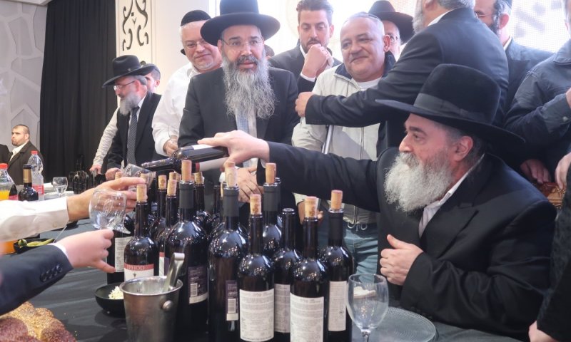 הילולת ה'בבא סאלי': המונים ביקשו 'לחיים' מרבי יקותיאל