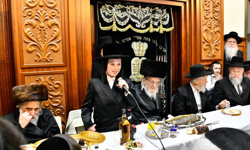 בחצר אוז'רוב שילבו בר מצווה בהילולת ה'אש דת'