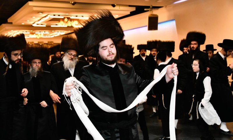 שמחת החתונה בחצרות קרעטשניף סיגעט - פשעווארסק - אניפולי
