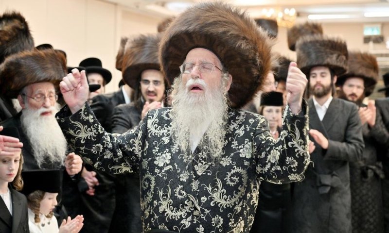 שמחת בית קרית צאנז: הגאב"ד חיתן את בן הזקונים | גלריה מסכמת