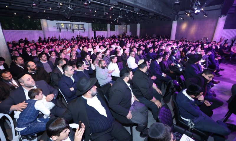 מוצ"ש שירה בבית שמש: מאות הגיעו לשמוח עם כותבי החיבורים