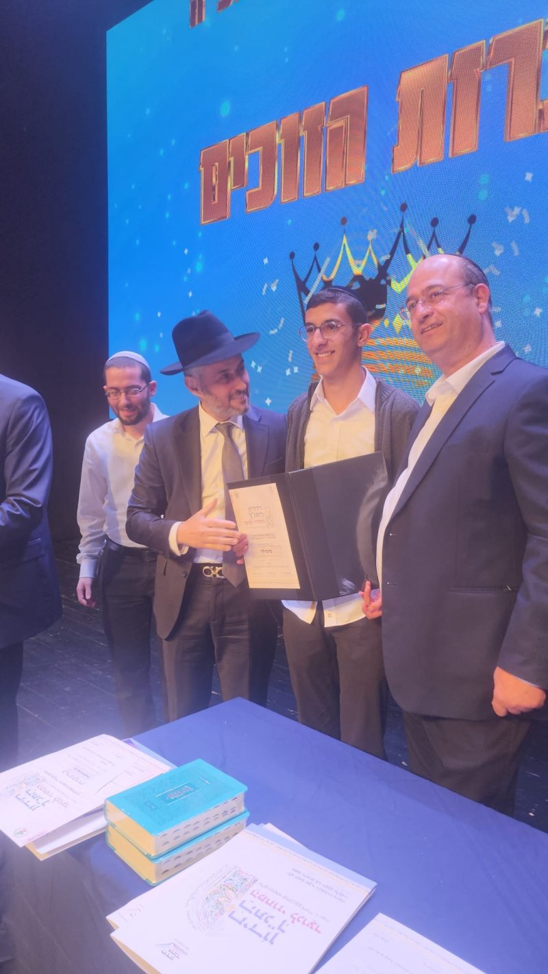 באדיבות