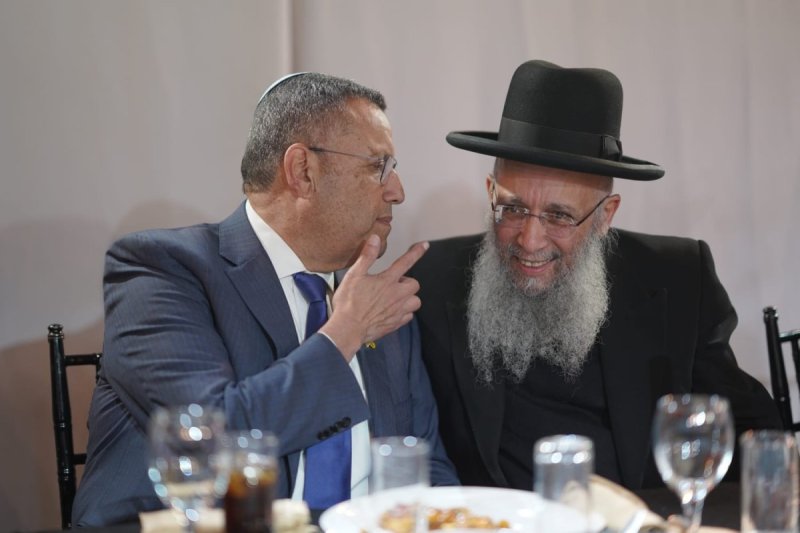 חיים עשור