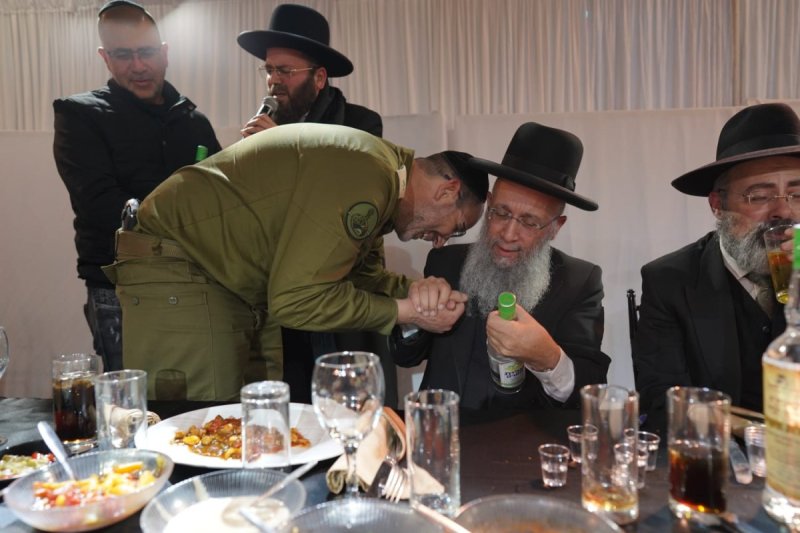 חיים עשור