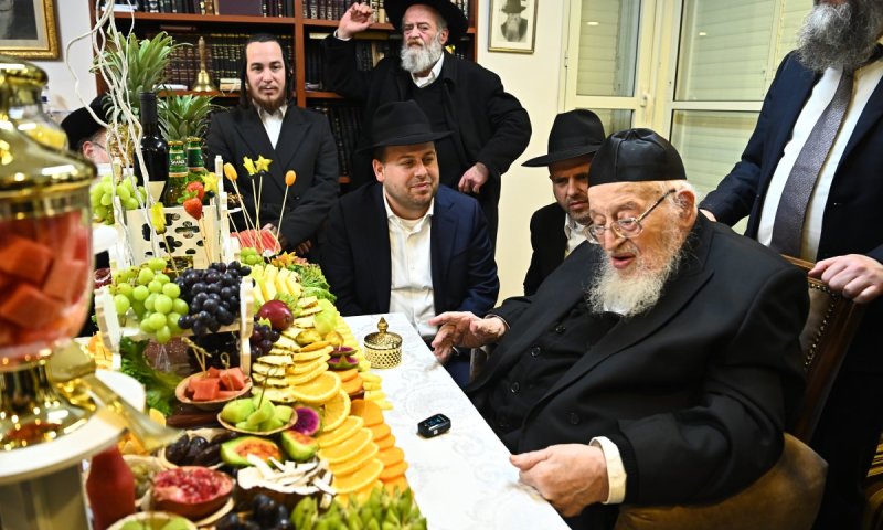ליל ט"ו בשבט: תחילת כתיבת ס"ת אצל רבינו ראש הישיבה | תיעוד