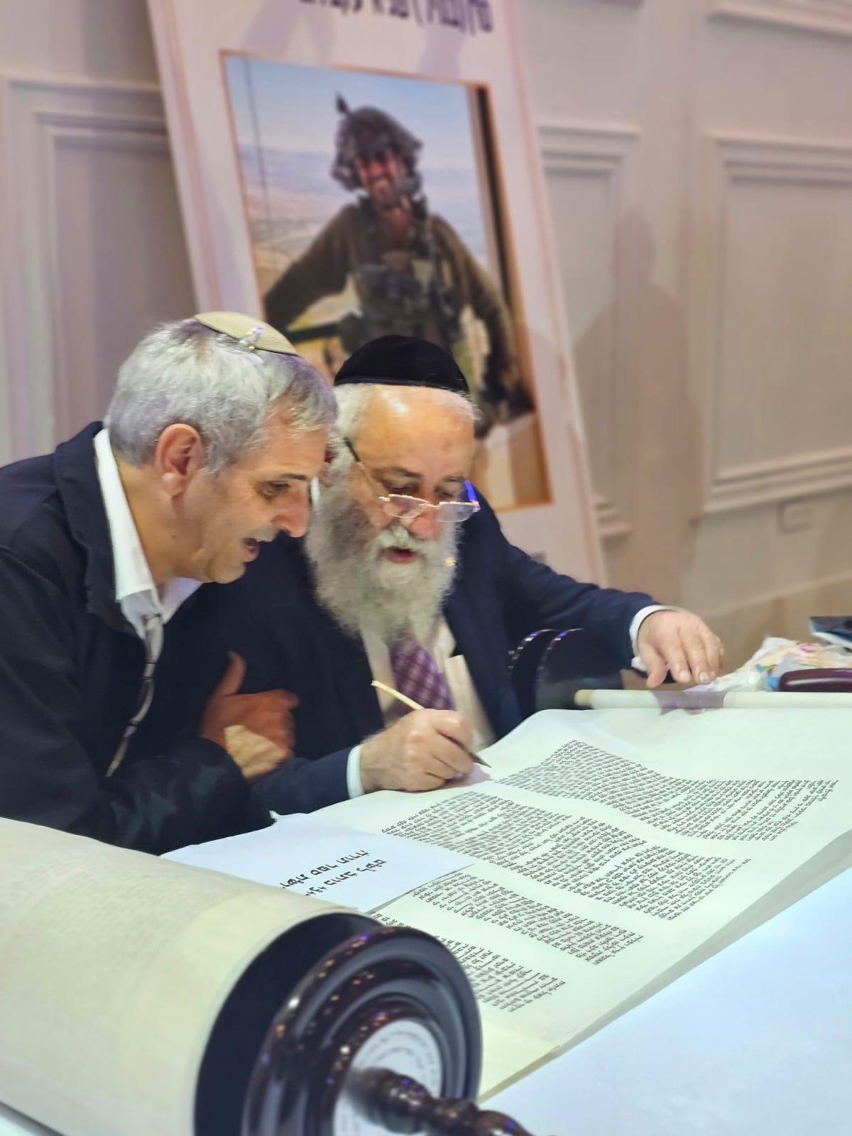 באדיבות המצלם