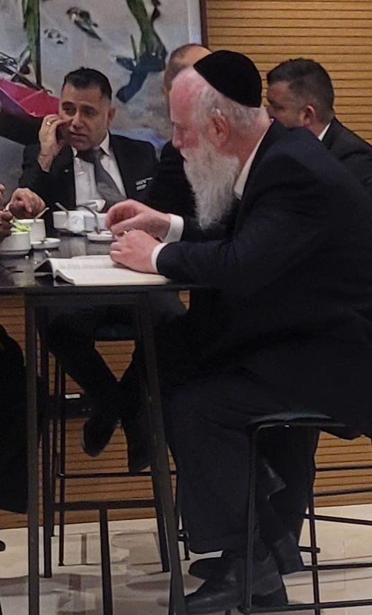 באדיבות המצלם