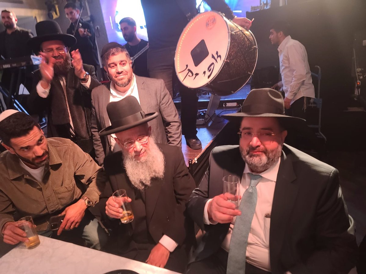 באדיבות המצלם