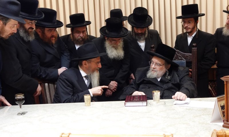 הרבי מבעלזא הזיל דמעה כששמע&nbsp;על התחזקות משפחת&nbsp;החטוף סשה
