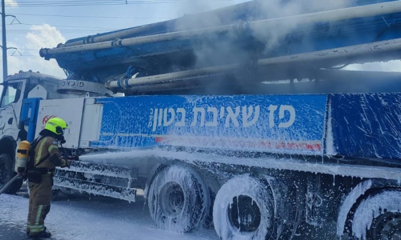 משאית עלתה באש בכביש הראשי | תיעוד