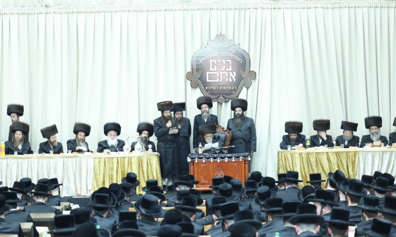 הרבי מסערט ויז'ניץ כינס את בחורי החסידות בנושא הטכנולוגיה