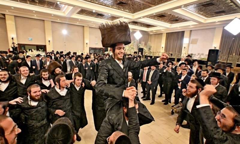 בכירי התעשייה בשמחת החתונה של הקלידן צביקי לוין | צפו
