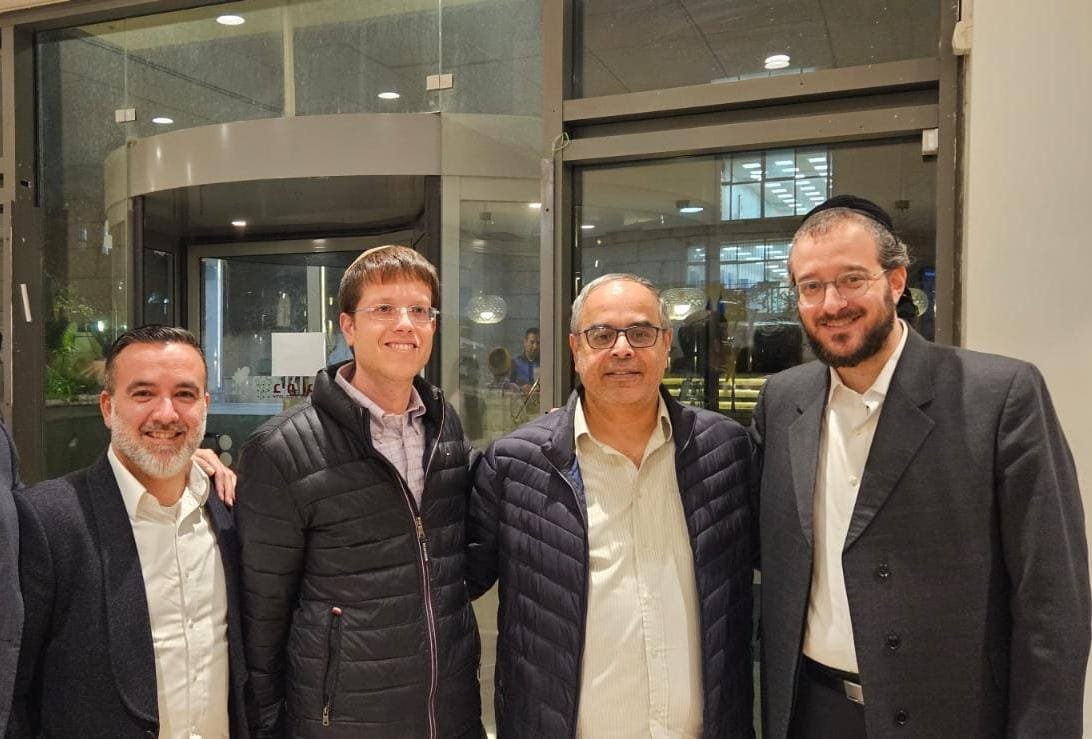 באדיבות המצלם